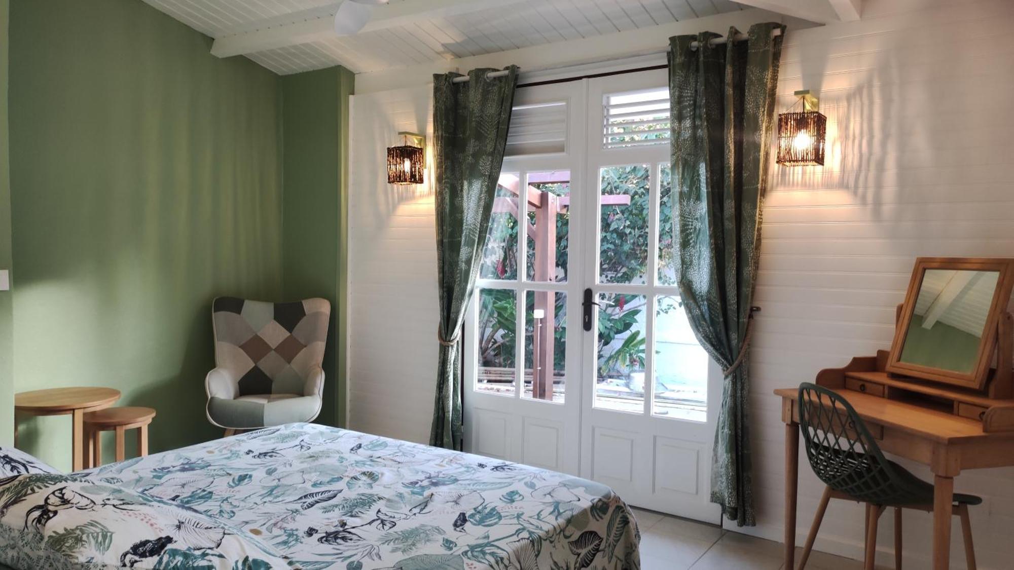 Les Coulirooms - Suite Avec Jacuzzi Et Grande Terrasse Sainte-Anne  Ngoại thất bức ảnh