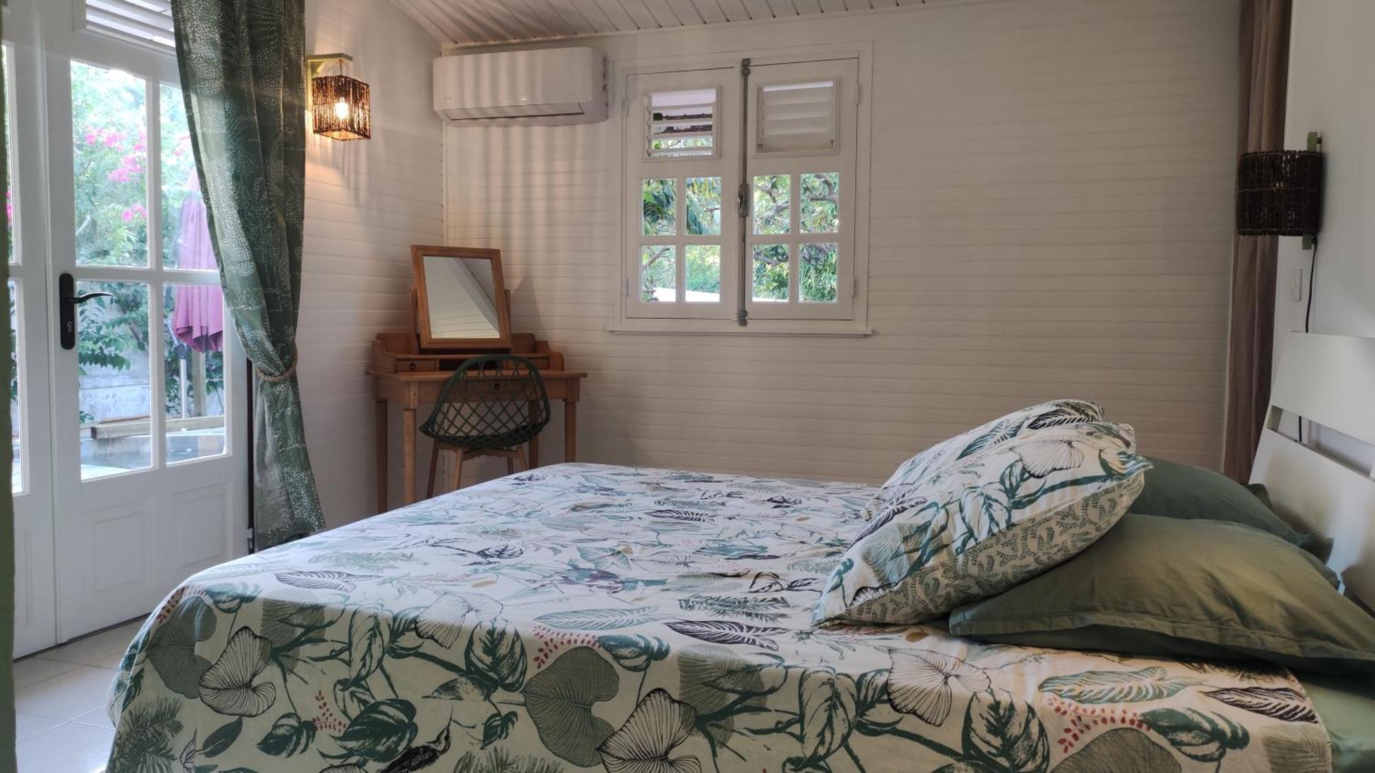 Les Coulirooms - Suite Avec Jacuzzi Et Grande Terrasse Sainte-Anne  Ngoại thất bức ảnh